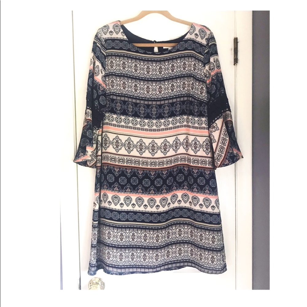 Petite Navy, Pink, and cream colored design